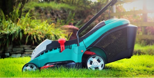 Приобретаем газонокосилки для обустройства приусадебной территории<